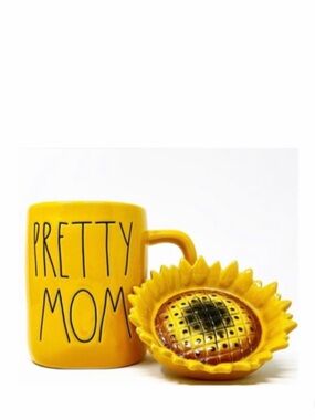 NEW Rae Dunn Pretty Mom Mug with Sunflower Topper Lid🌻